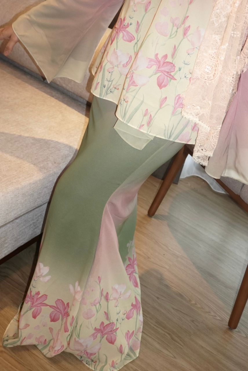 ANGGUN KURUNG IN MATCHA PINK