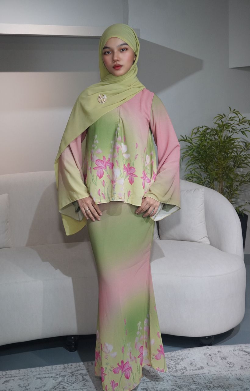 ANGGUN KURUNG IN MATCHA PINK
