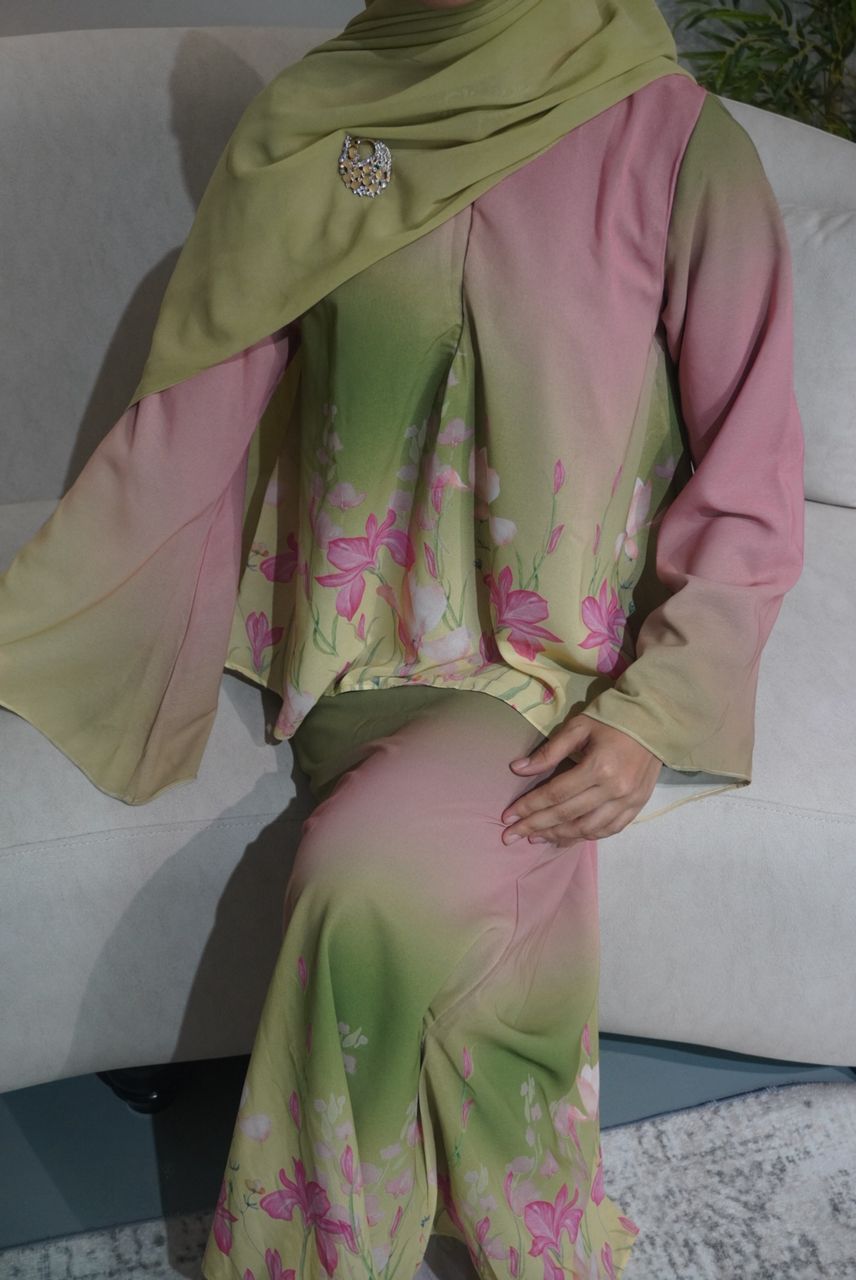 ANGGUN KURUNG IN MATCHA PINK