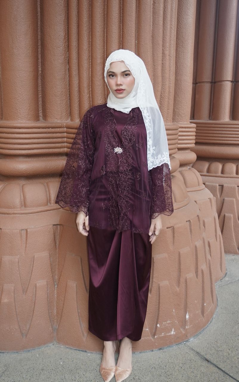AISYA KEBAYA SILK PARIO IN PLUM