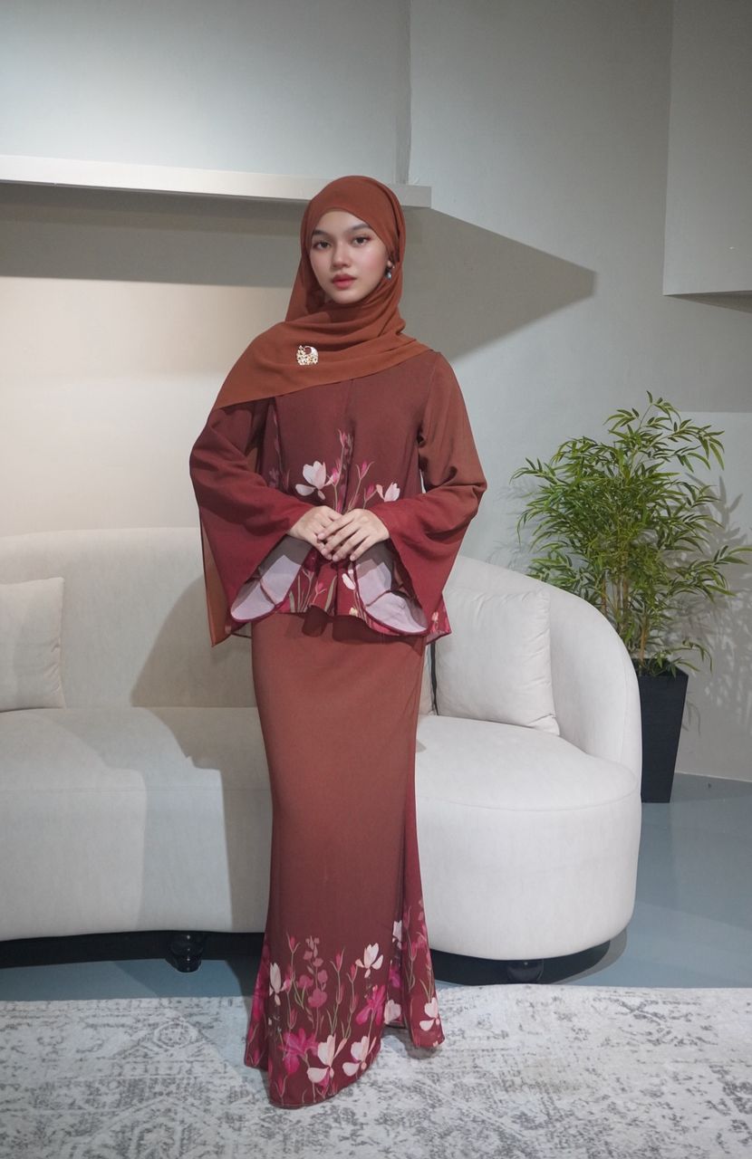 ANGGUN KURUNG IN RICH BROWN BURGUNDY