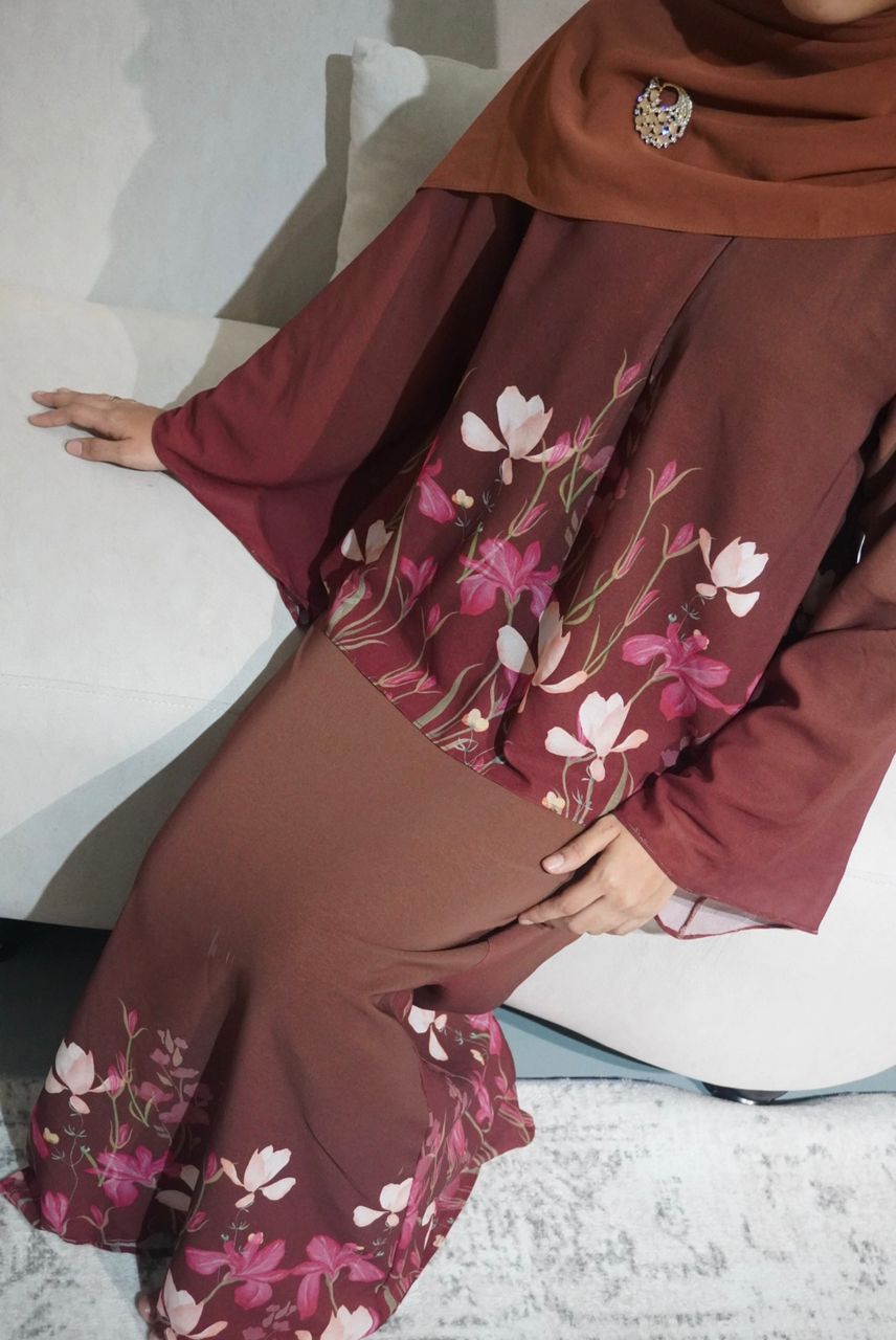 ANGGUN KURUNG IN RICH BROWN BURGUNDY